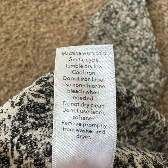 Athleta salutation stash pocket II 7/8 tight leggings size M - Picture 11 of 11